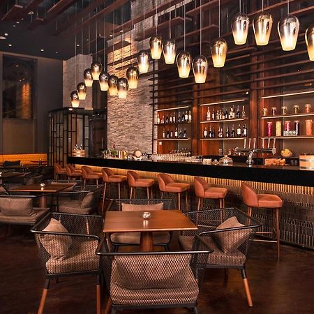 דובאי Al Jaddaf Rotana Suite Hotel מראה חיצוני תמונה The bar at the hotel