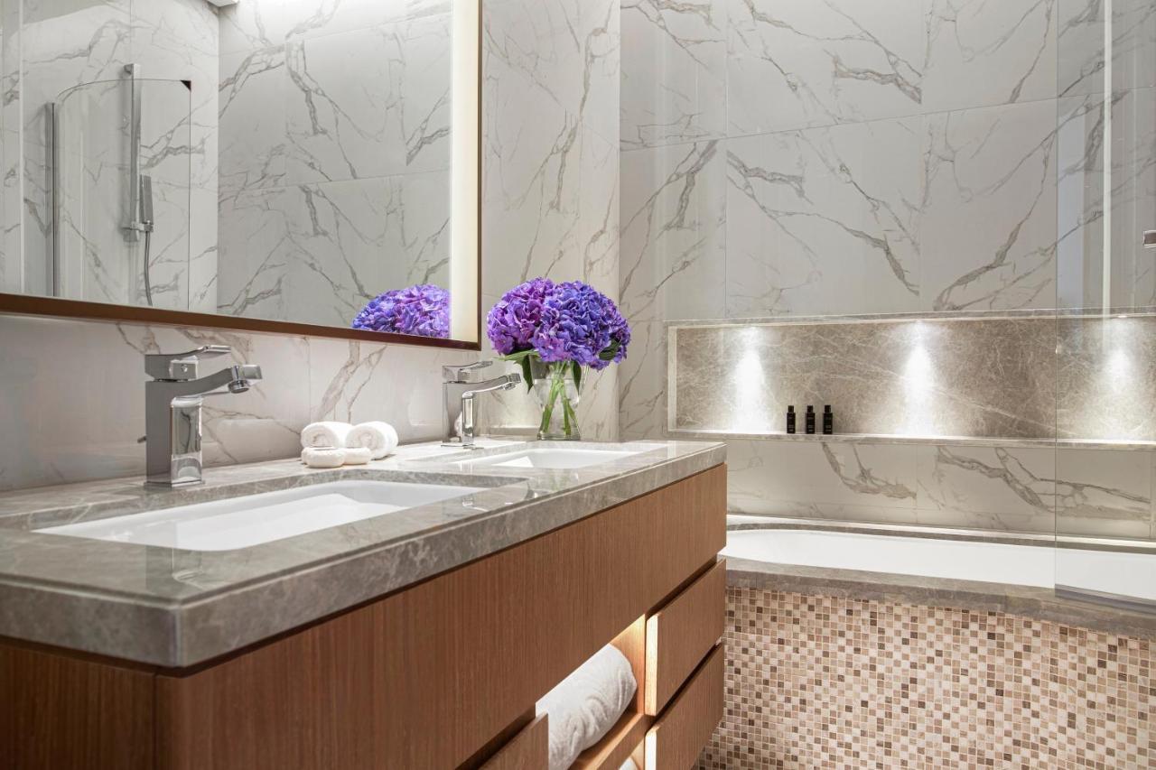 דובאי Al Jaddaf Rotana Suite Hotel מראה חיצוני תמונה Bathroom