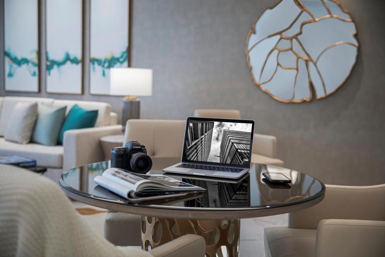 דובאי Al Jaddaf Rotana Suite Hotel מראה חיצוני תמונה A Dell XPS 13