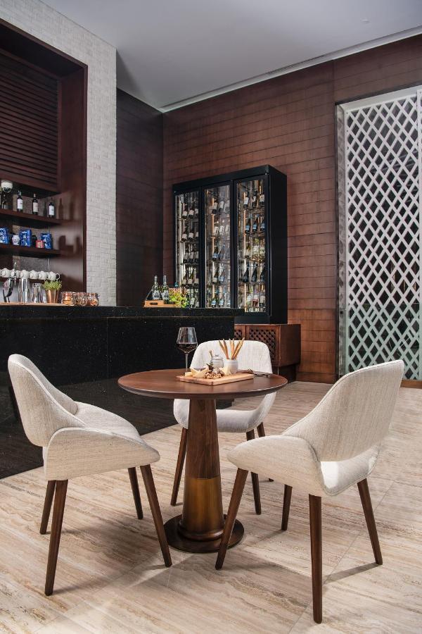 דובאי Al Jaddaf Rotana Suite Hotel מראה חיצוני תמונה Wine bar